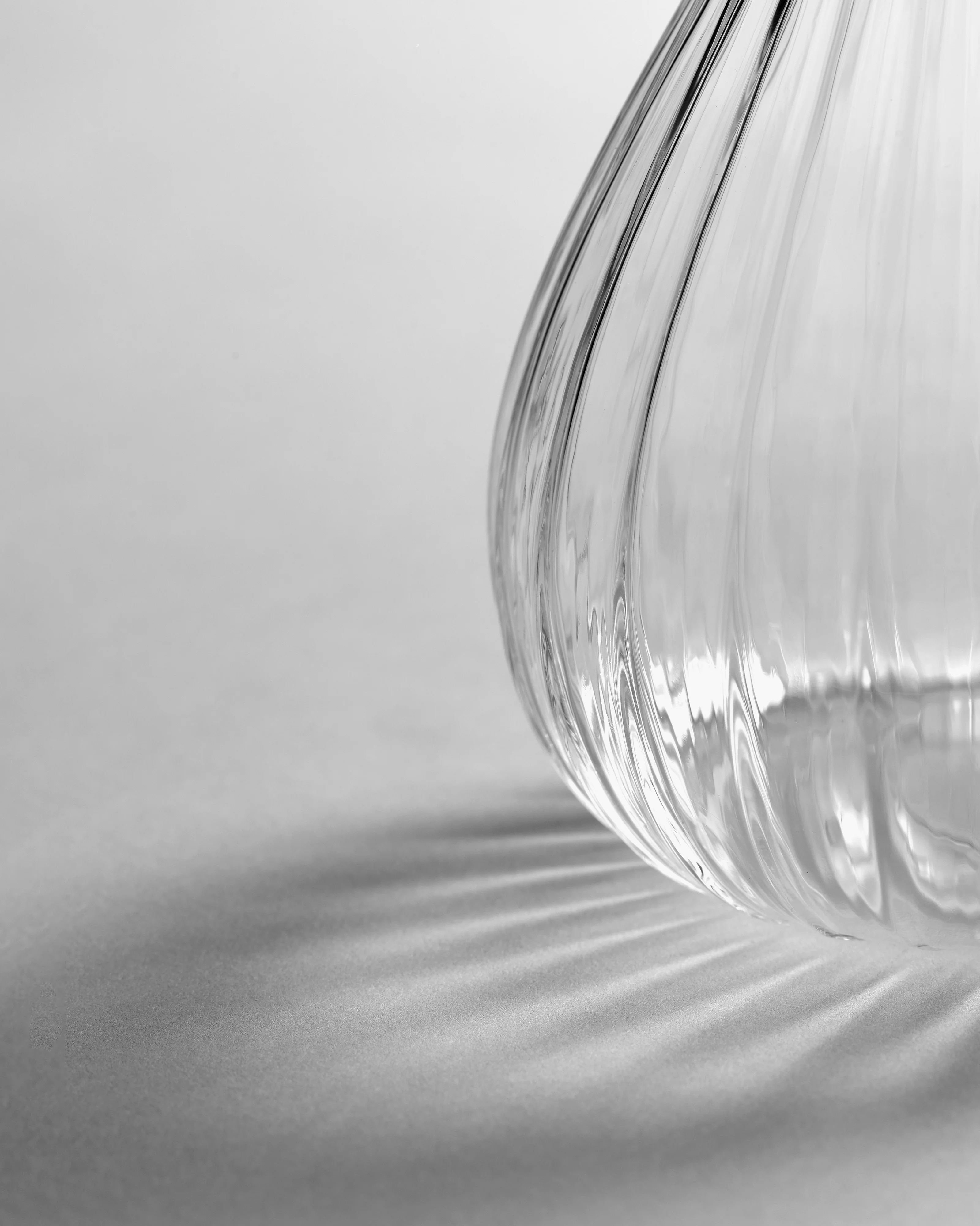 Carafe M transparent ribbed Inku - Image 3