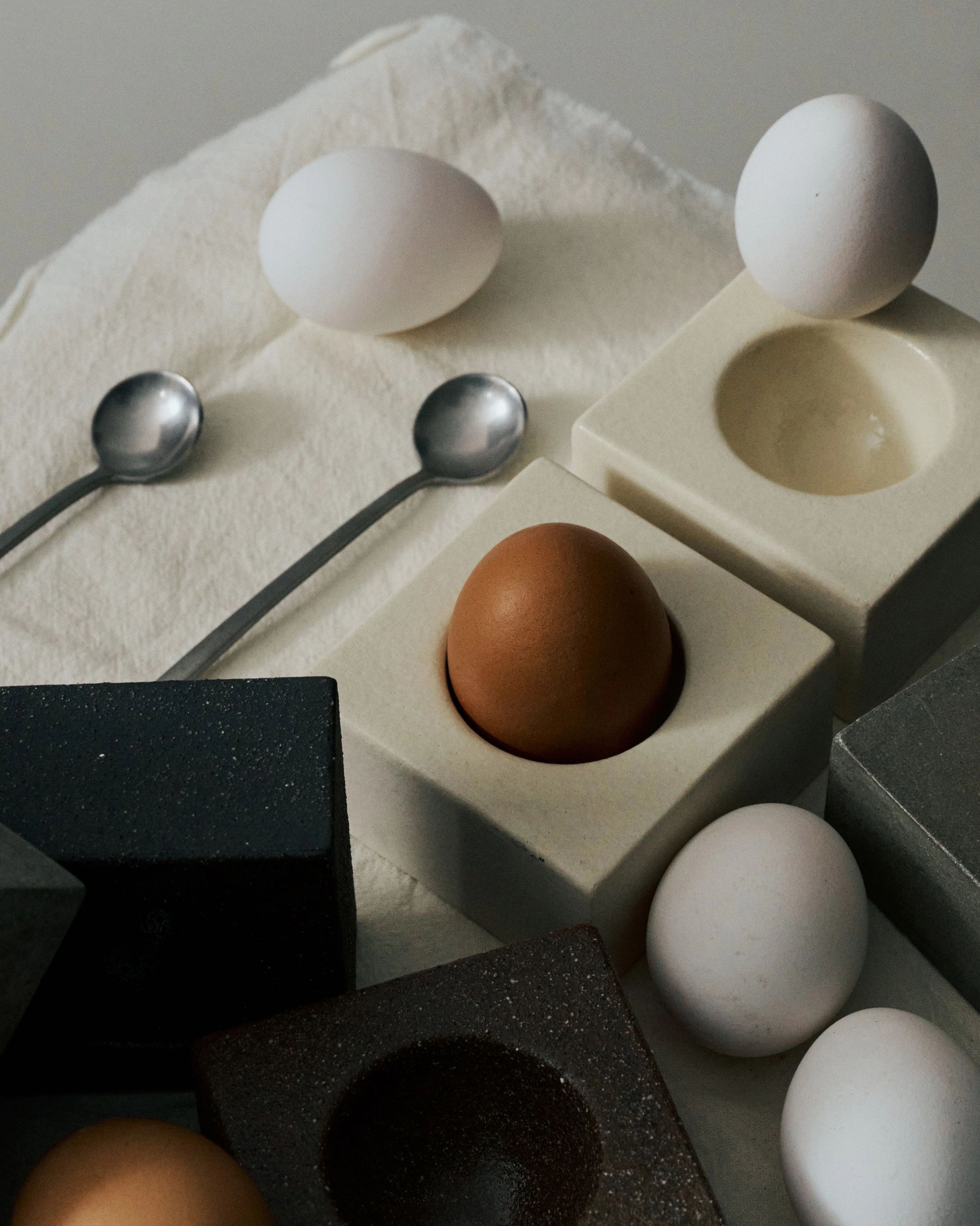 Egg cup black Uovo - Image 4