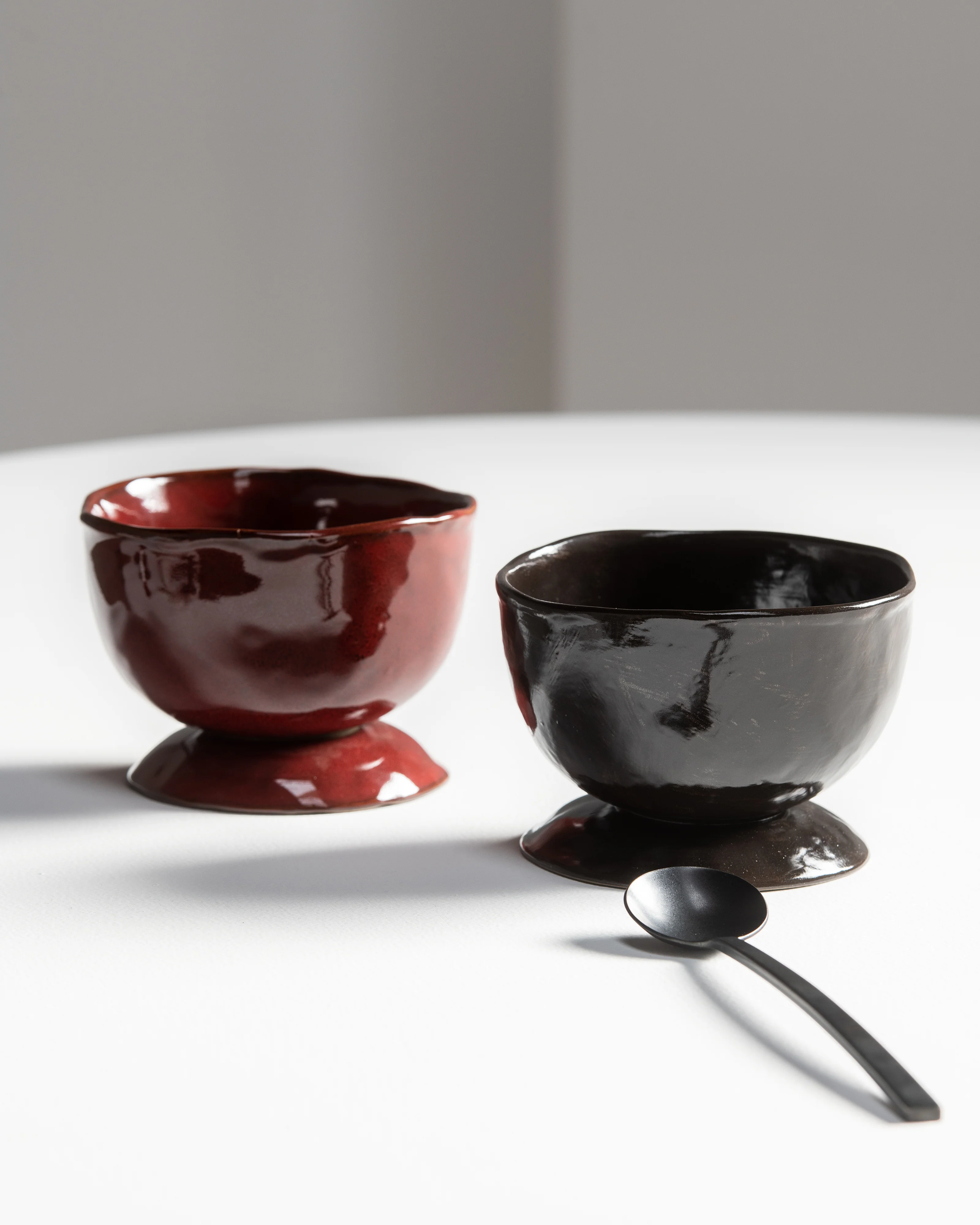High bowl on foot S venetian red La Mère - Image 2