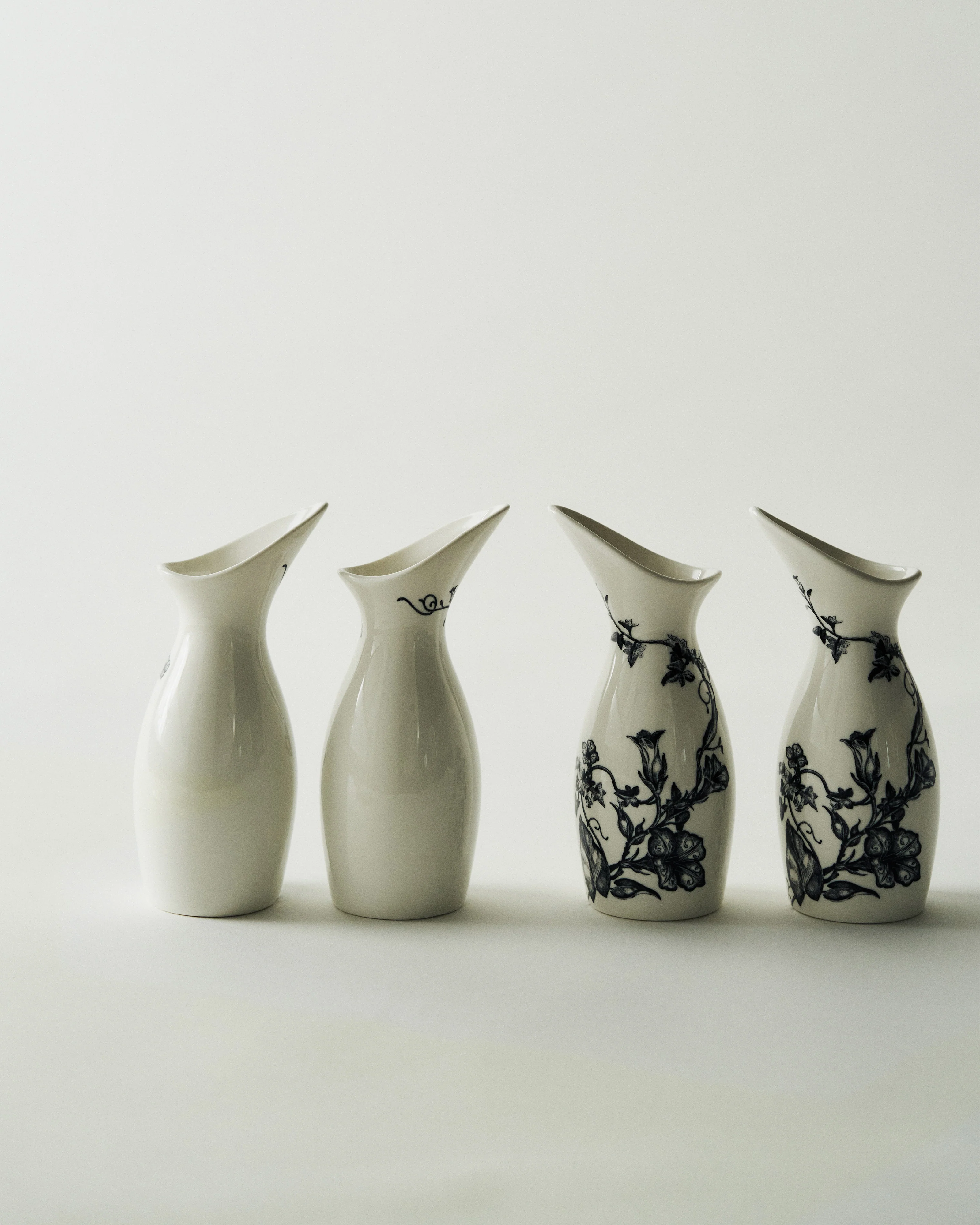 Jug fairytale flower white - black Unity - Image 2