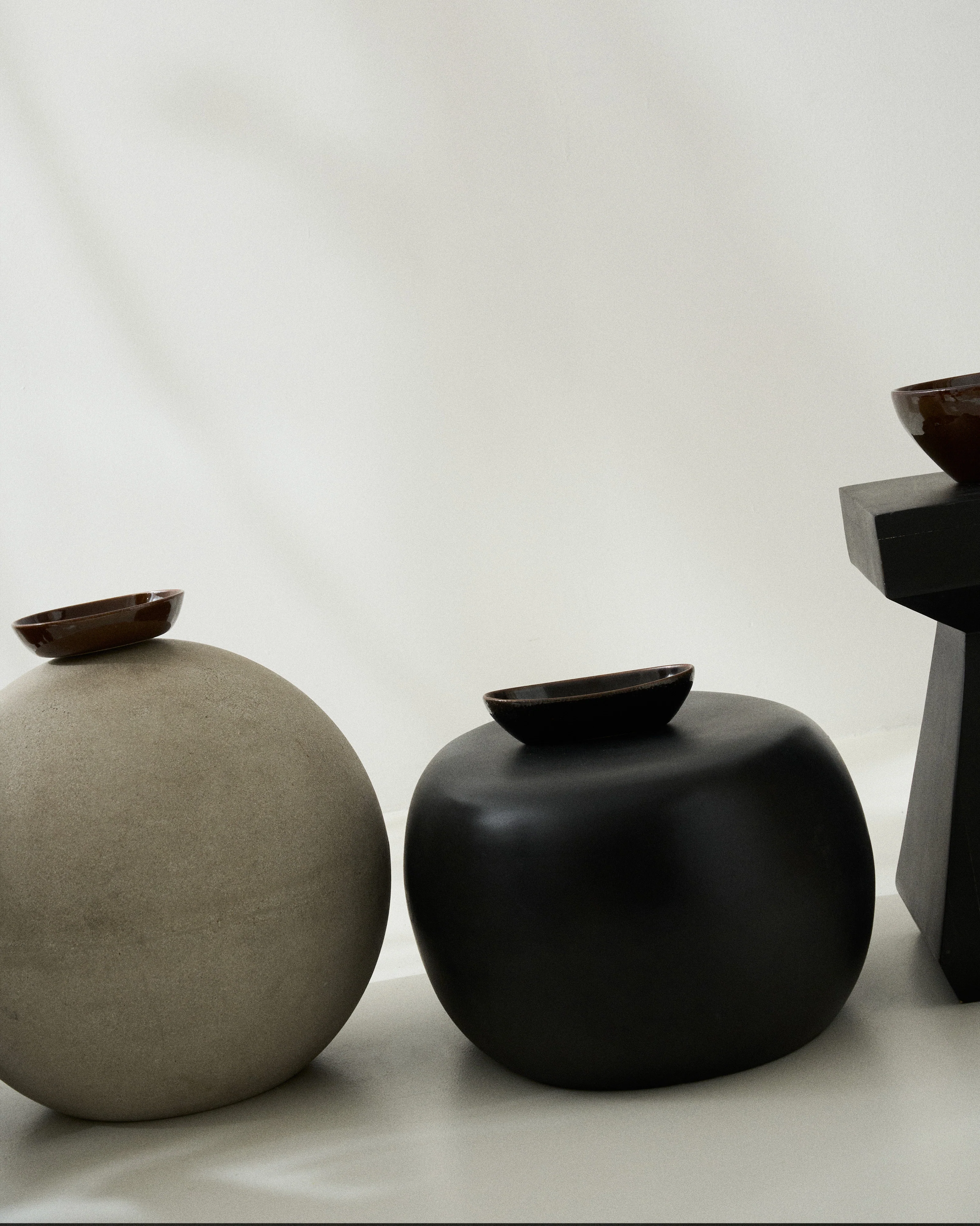 Oval bowl dark brown Out of lines - Image 2