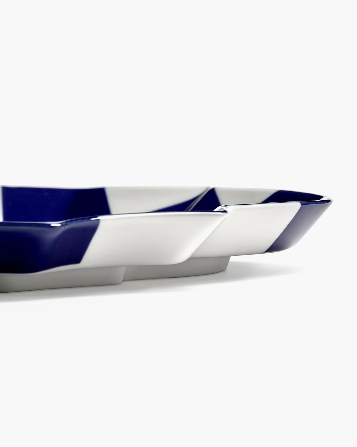 Oval serving plate blue - white Fête des Bêtes Les Objets Mouleversants - Image 6
