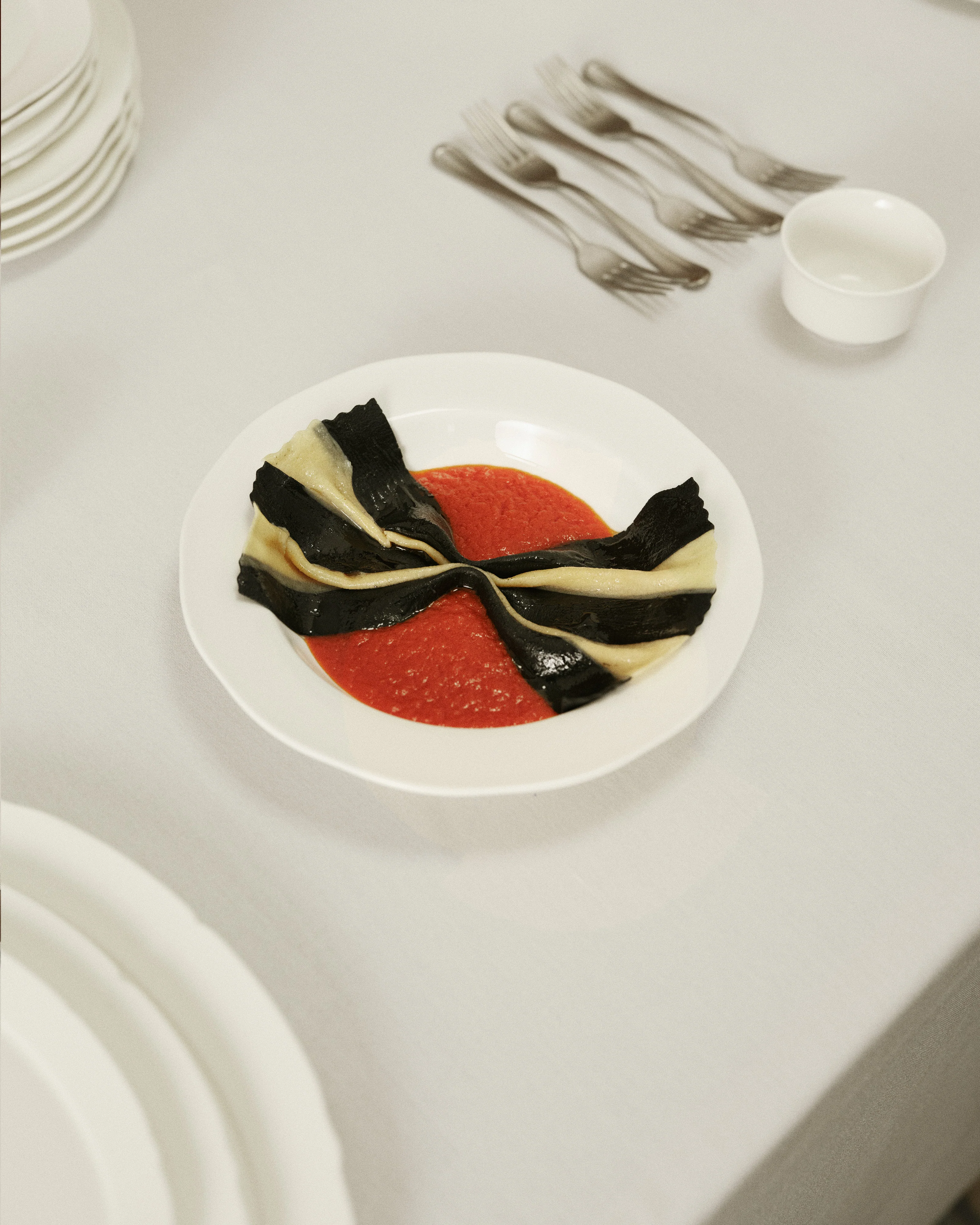 Pasta Plate White Silhouette - Image 2