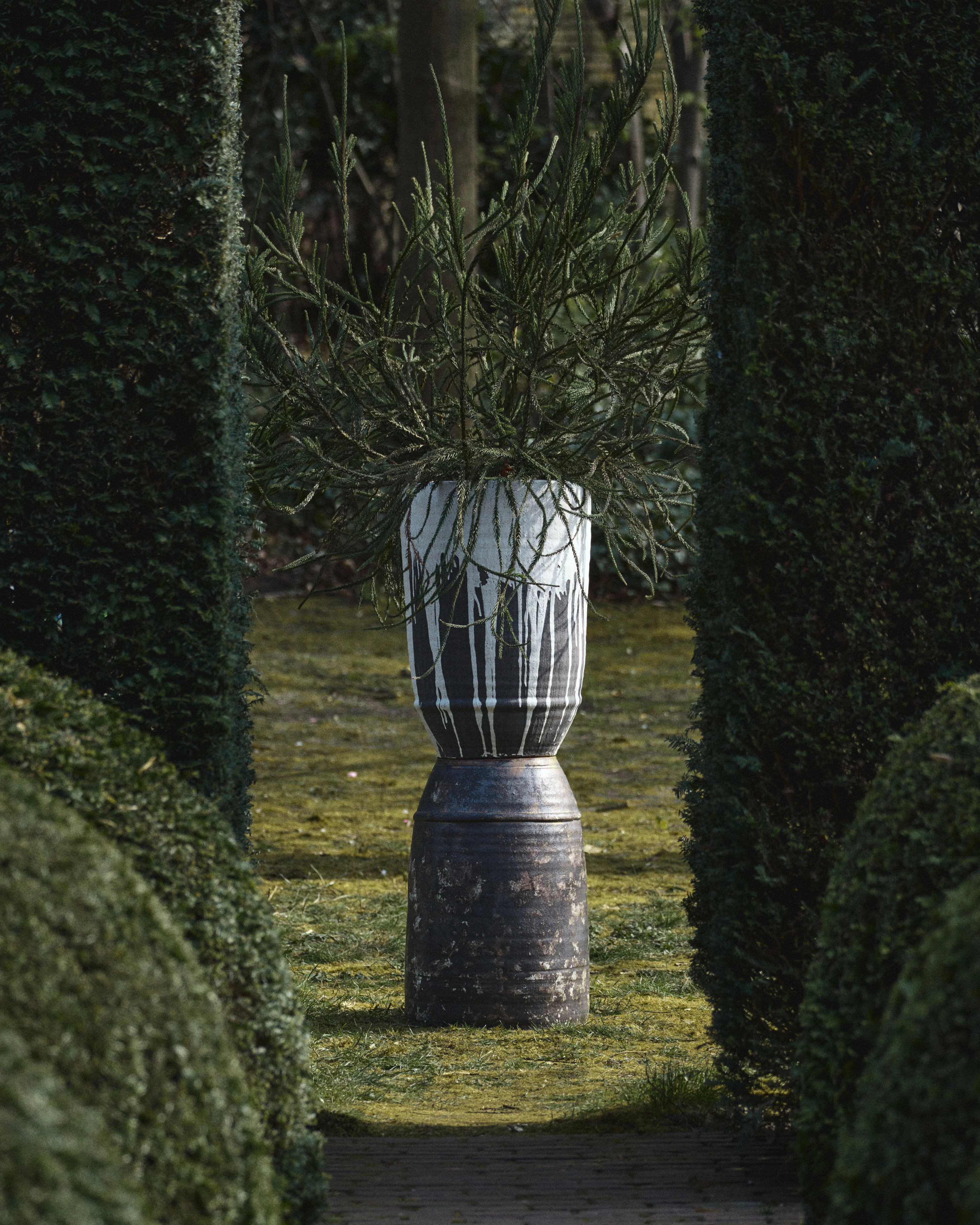 Planter 02  L off-white/dark brown Dune - Image 2