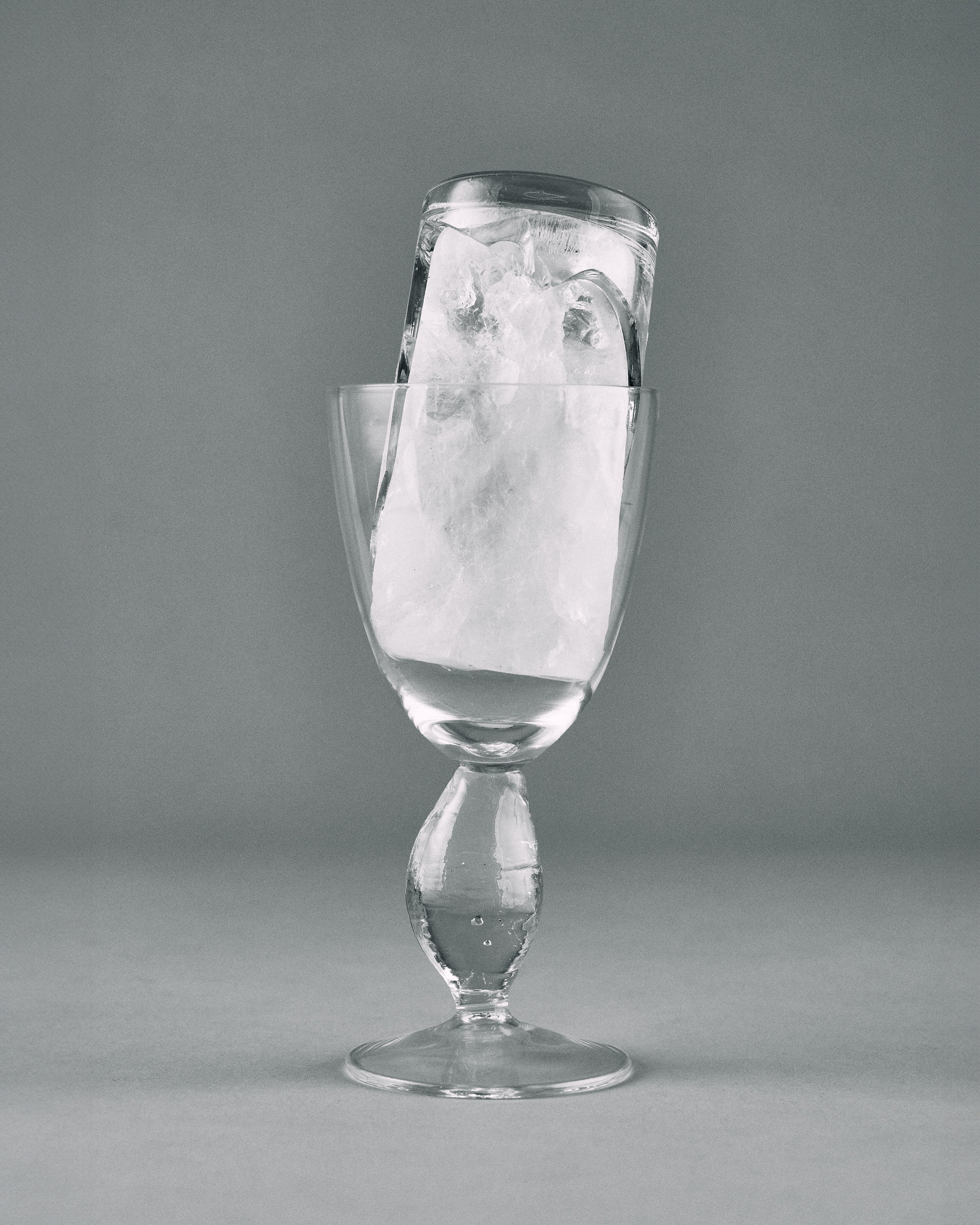 Red wine glass Out of lines - Image 2