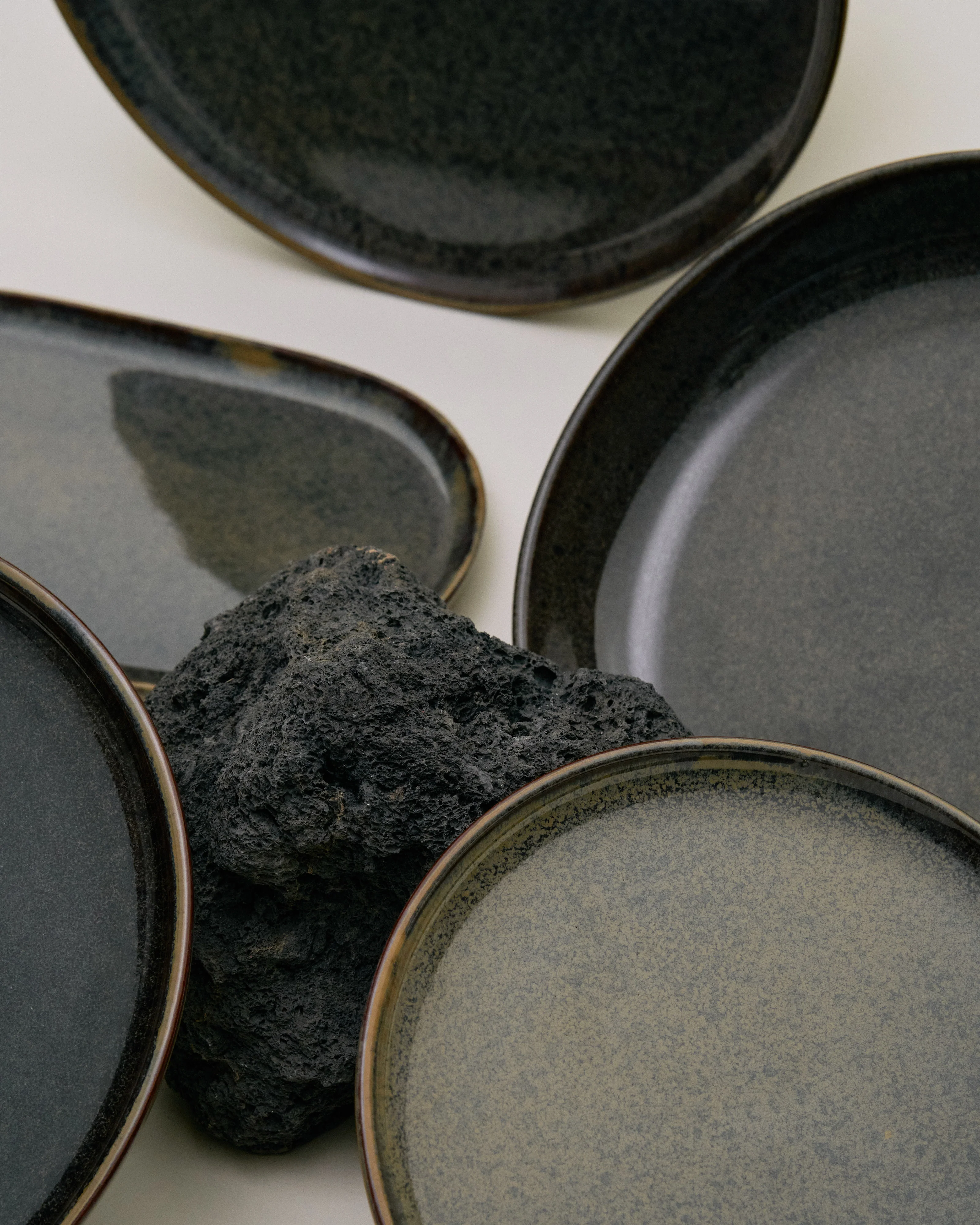 Serving plate S indi gray Surface - Image 2