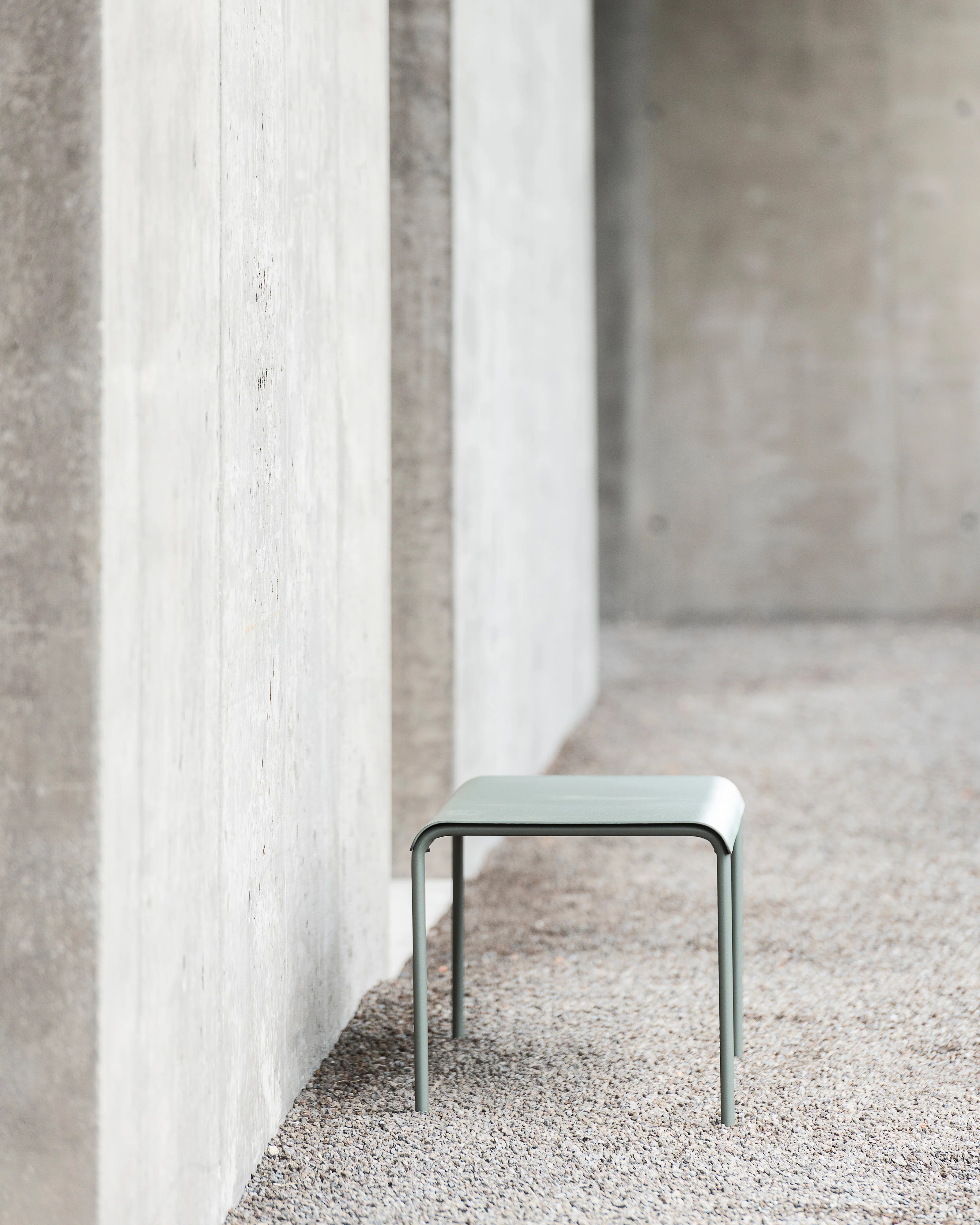 Stool aluminium eucalyptus green August - Image 2