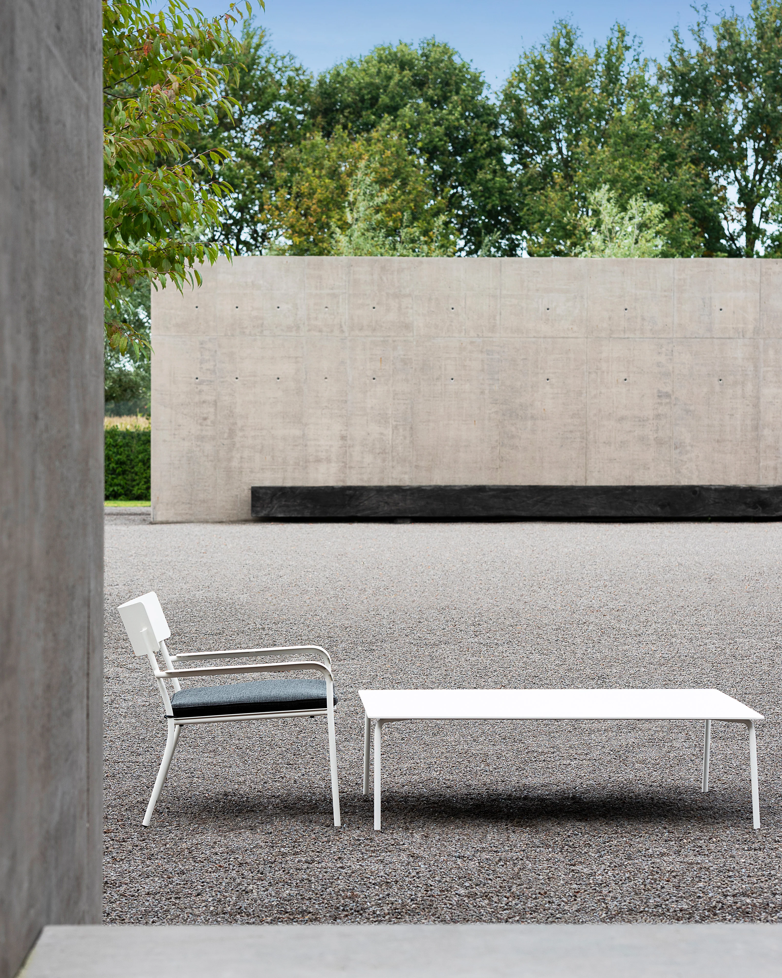 Table low aluminium sand August - Image 2