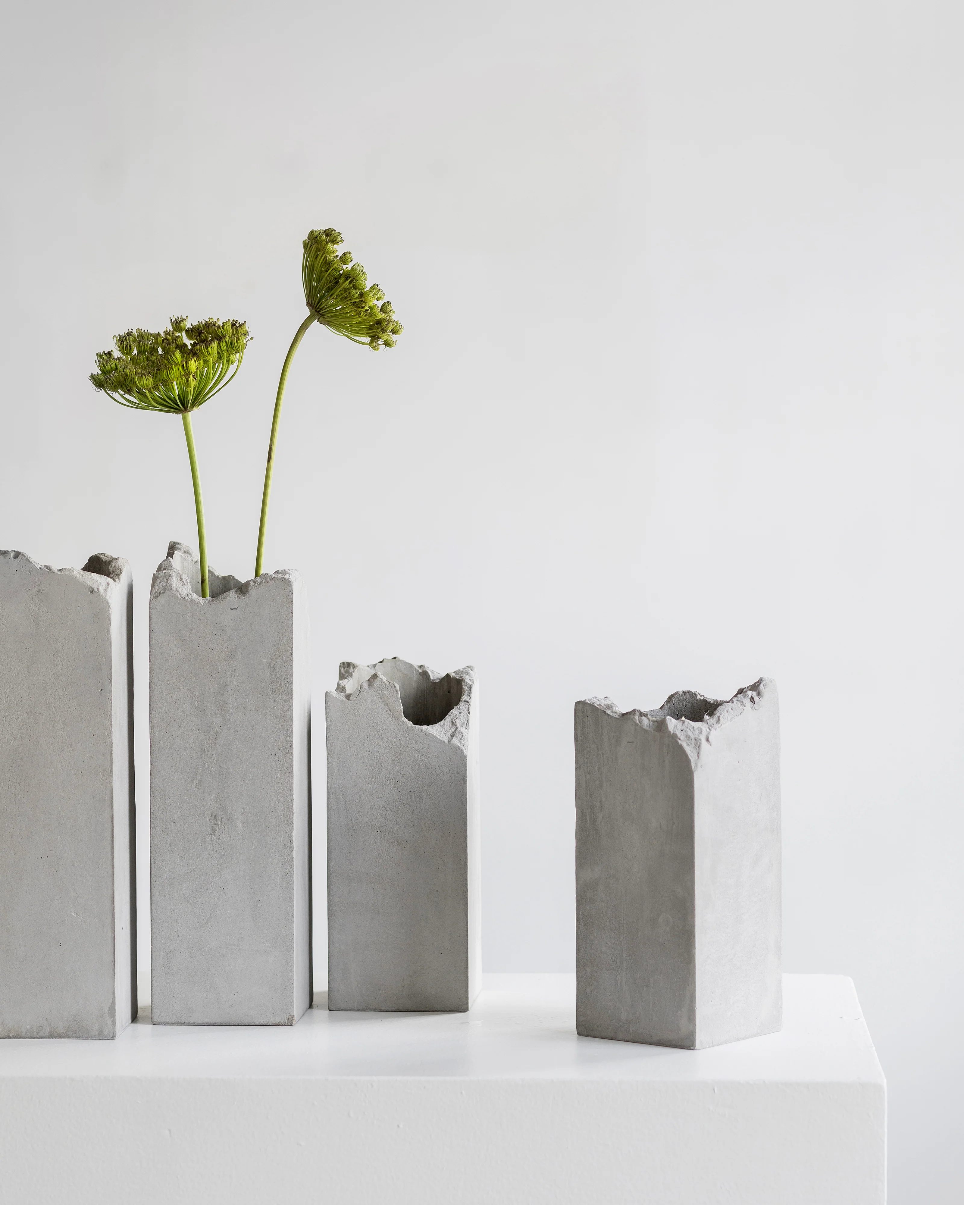 Vase L concrete Broquaine - Image 3