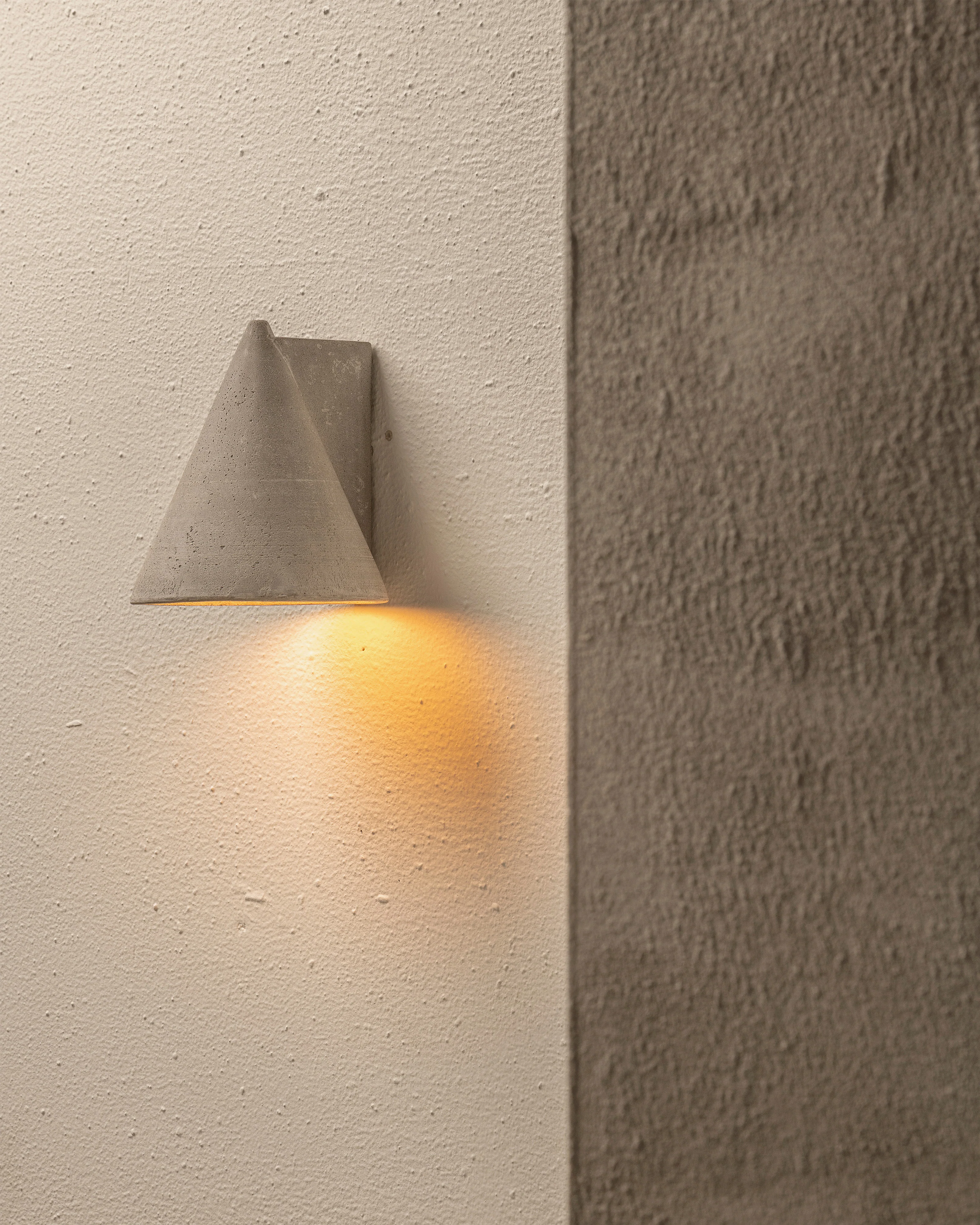 Wall lamp °1 concrete Primary Shape - Image 2